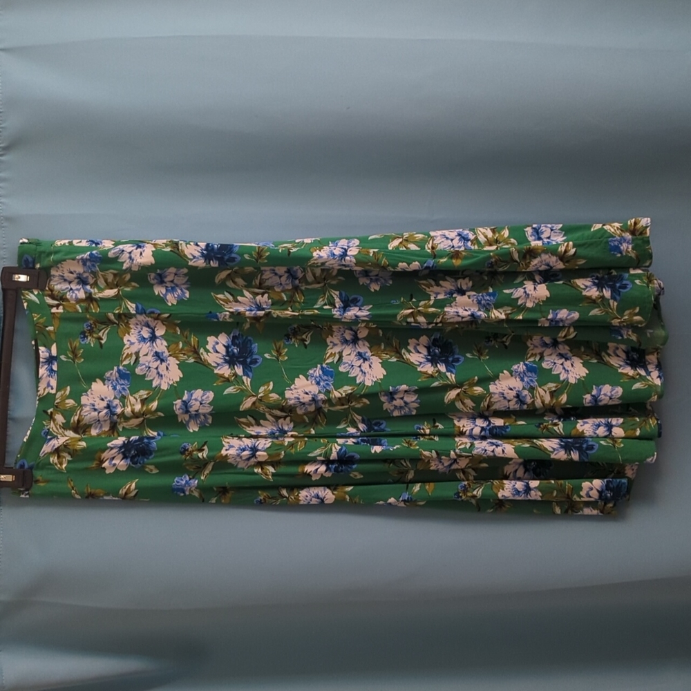 Banana Republic long skirt. Light/dark blue flowers. Size 6